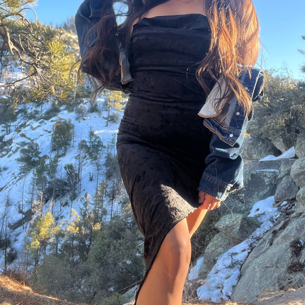 Windsor Elegant Black Velvet Asymmetrical Dress - Picture 4 of 5